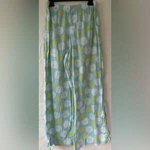 Bath and Body Work’s lightweight blue floral snap front pajama bottom pants; L